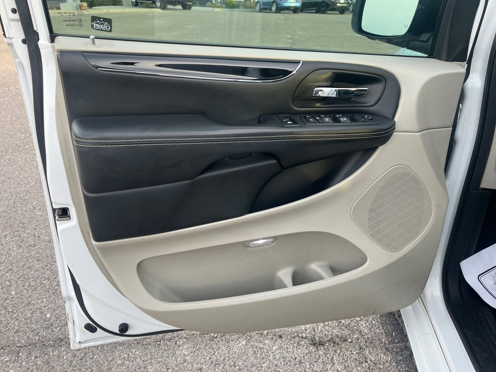 Used 2018 Dodge Grand Caravan SXT w/ Driver Convenience Group image 13