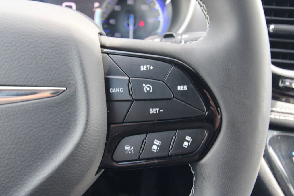 Used 2023 Chrysler Pacifica Touring-L w/ S Appearance Package image 20