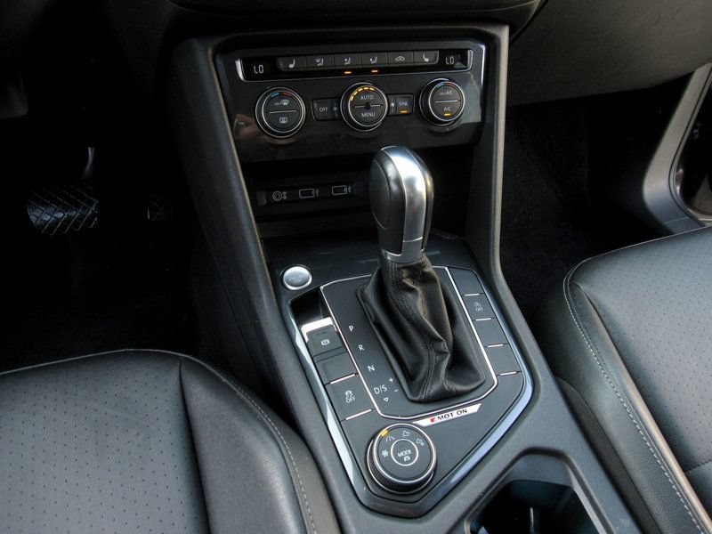 Used 2018 Volkswagen Tiguan SE w/ Panoramic Sunroof Package AWD/4WD image 21