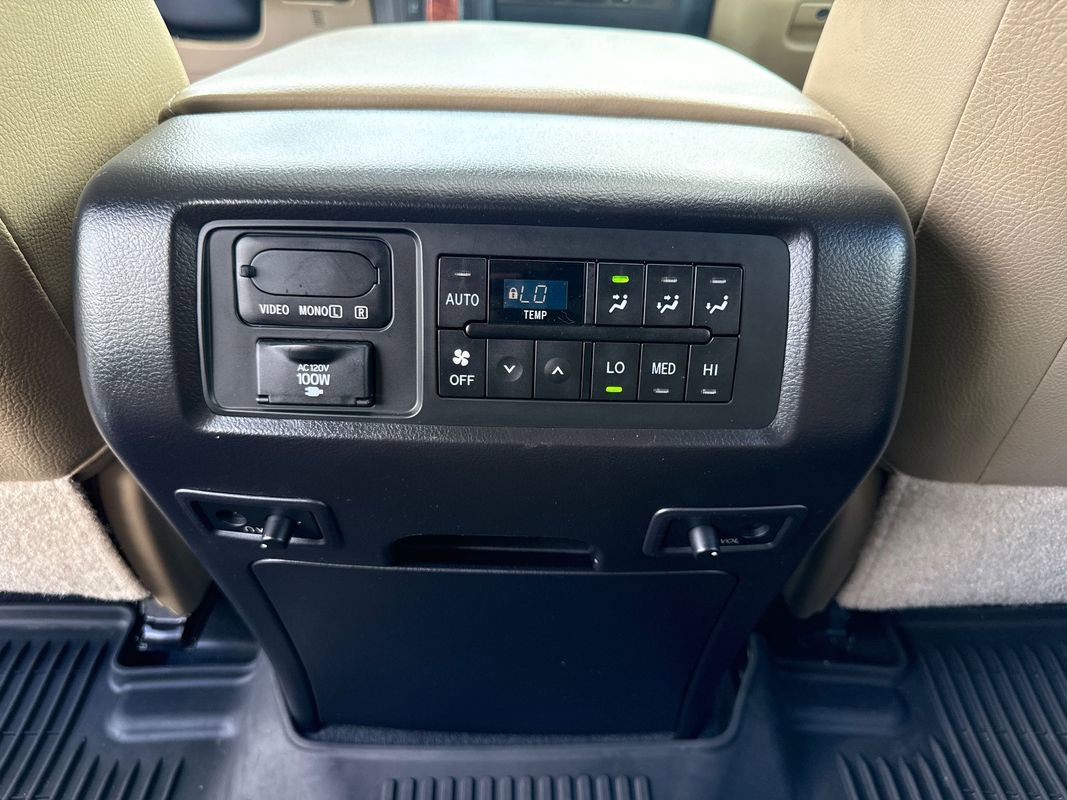 Used 2021 Toyota Sequoia Platinum AWD/4WD image 28