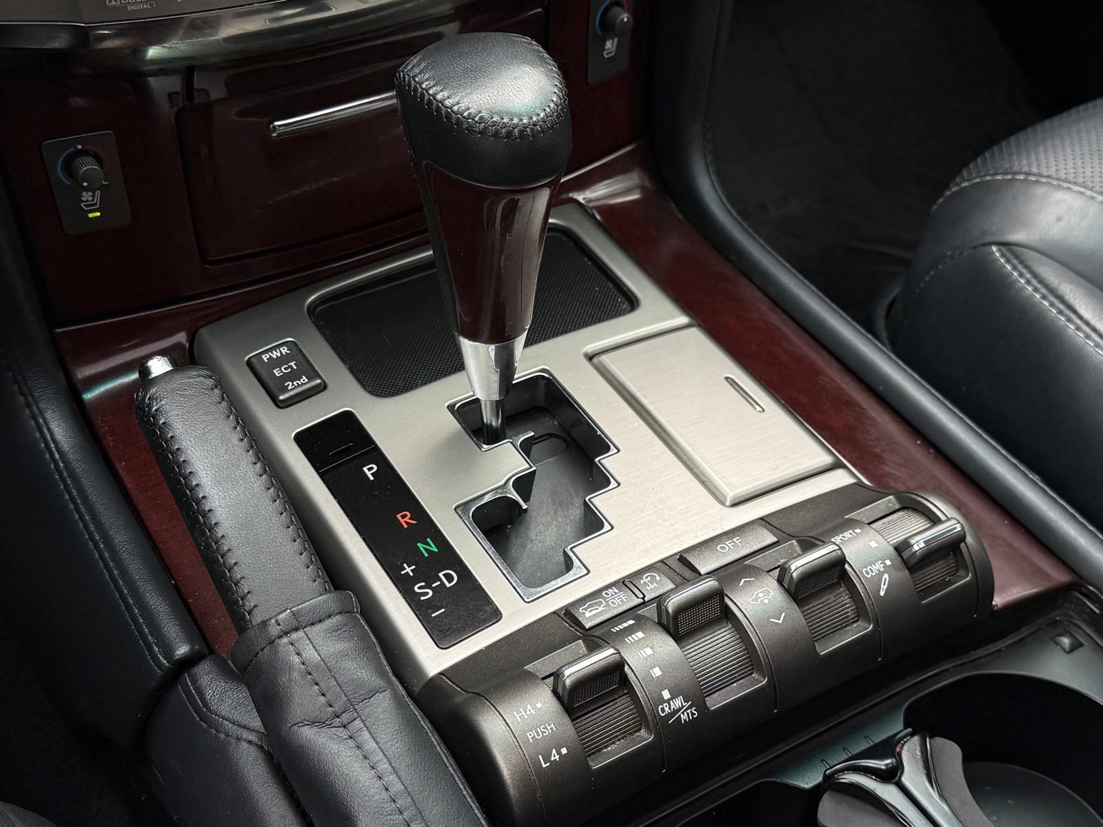 Used 2015 Lexus LX 570 4WD w/ Luxury Package image 30