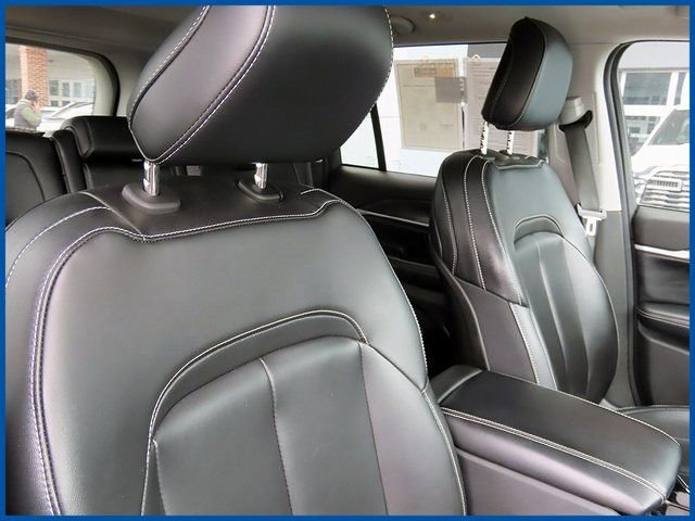 Used 2023 Jeep Grand Cherokee Limited image 10