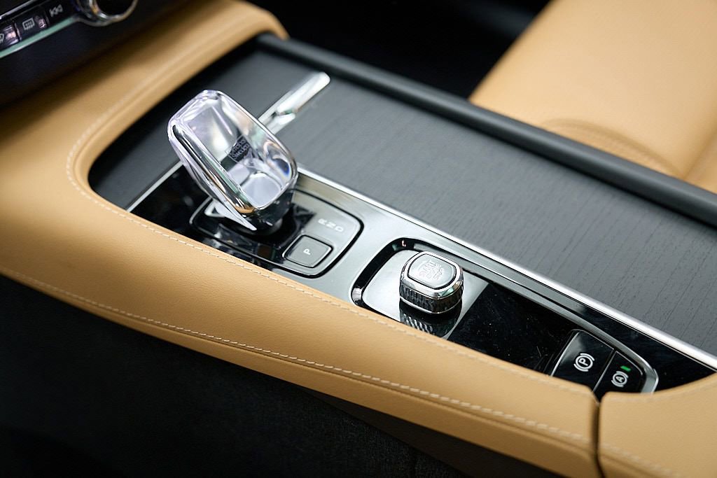Certified 2024 Volvo XC90 T8 Ultimate AWD/4WD image 19