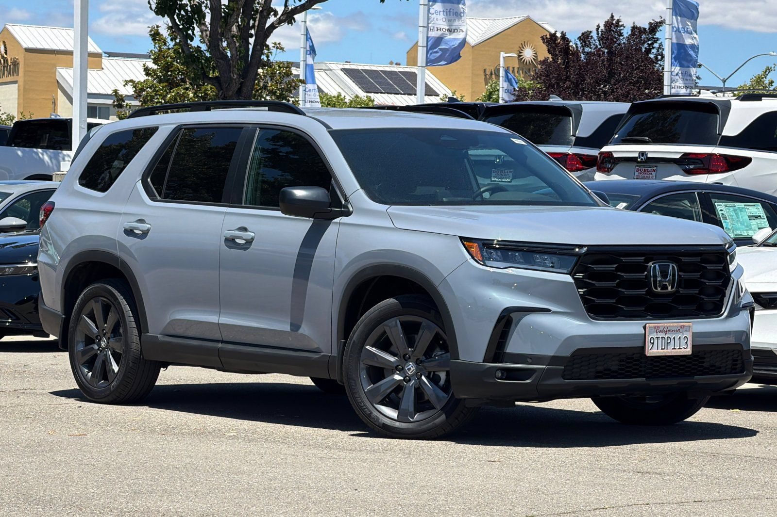 Used 2025 Honda Pilot Sport image 2