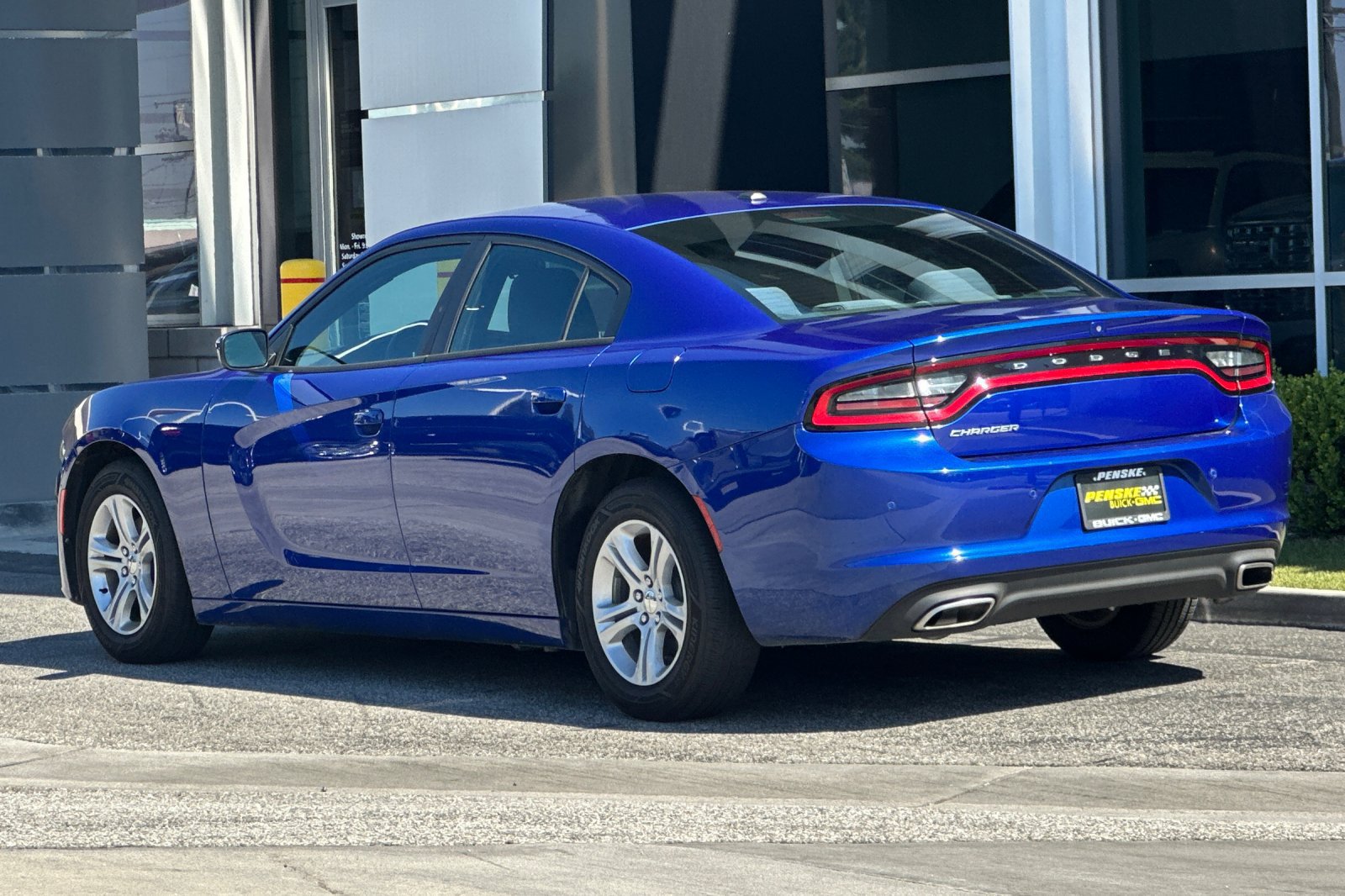 Used 2019 Dodge Charger SXT RWD image 6