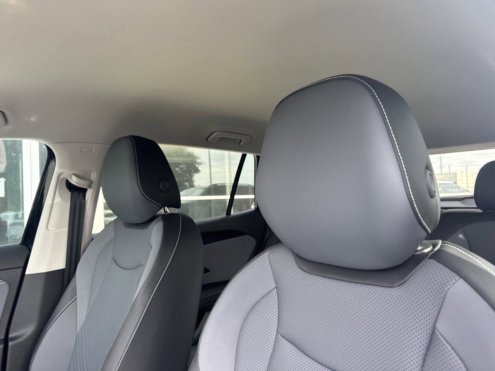New 2026 Volkswagen Tiguan SE FWD image 17