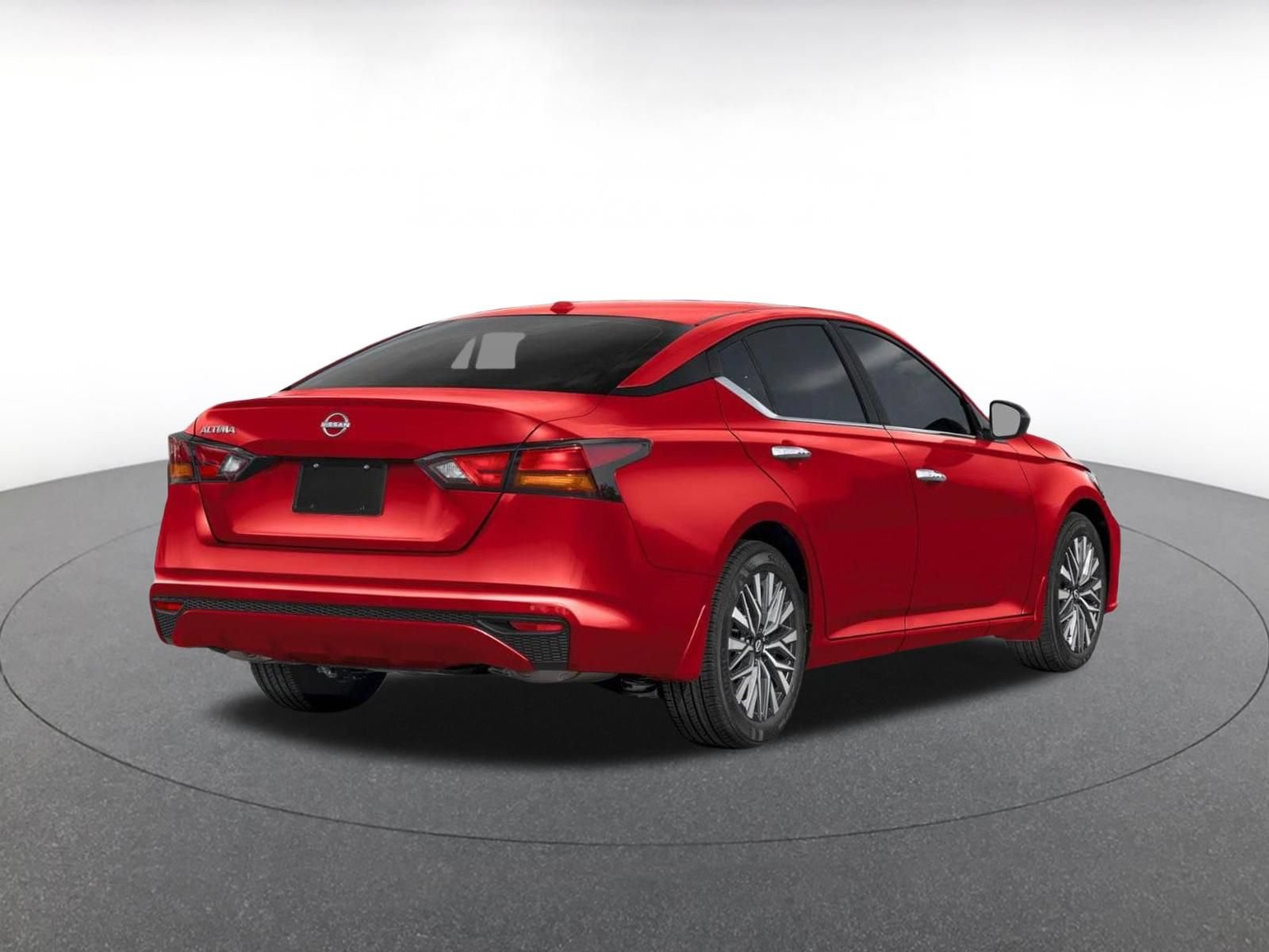 Used 2025 Nissan Altima 2.5 SV FWD image 2