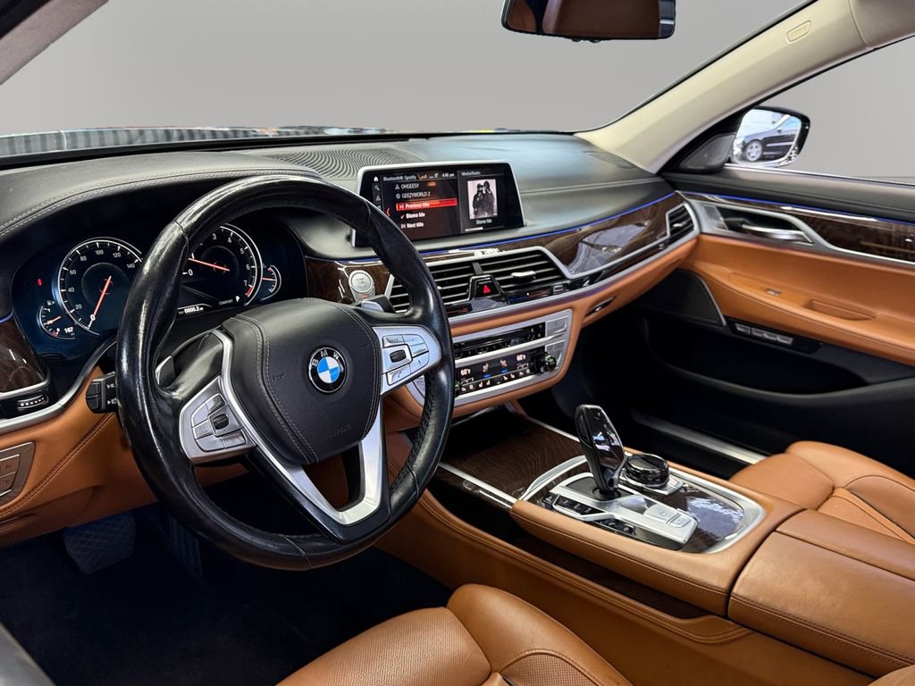 Used 2018 BMW 750i xDrive AWD/4WD image 16