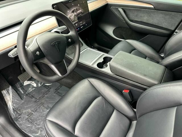 Used 2025 Tesla Model Y Long Range RWD image 10