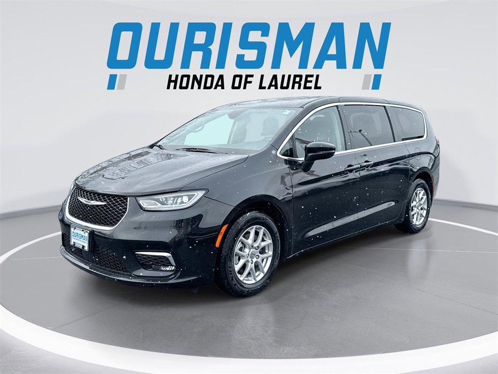 Used 2023 Chrysler Pacifica Touring-L image 1