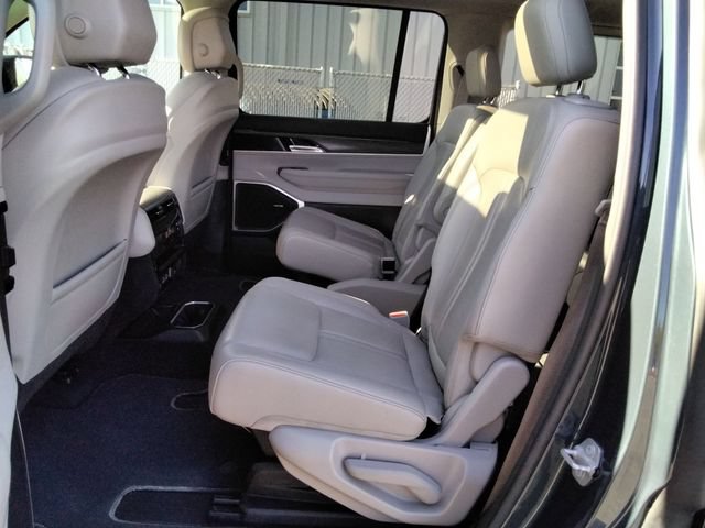 Used 2023 Jeep Wagoneer Series II w/ Premium Group I AWD/4WD image 10