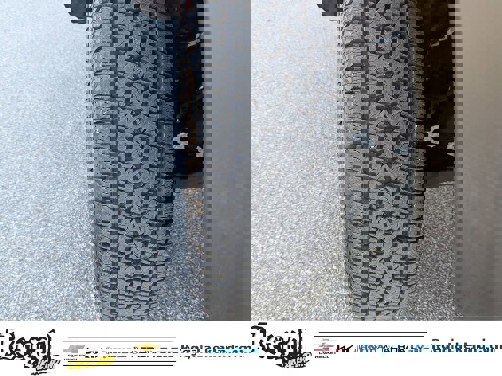 Used 2022 Toyota Tacoma SR5 w/ Trail Edition image 27