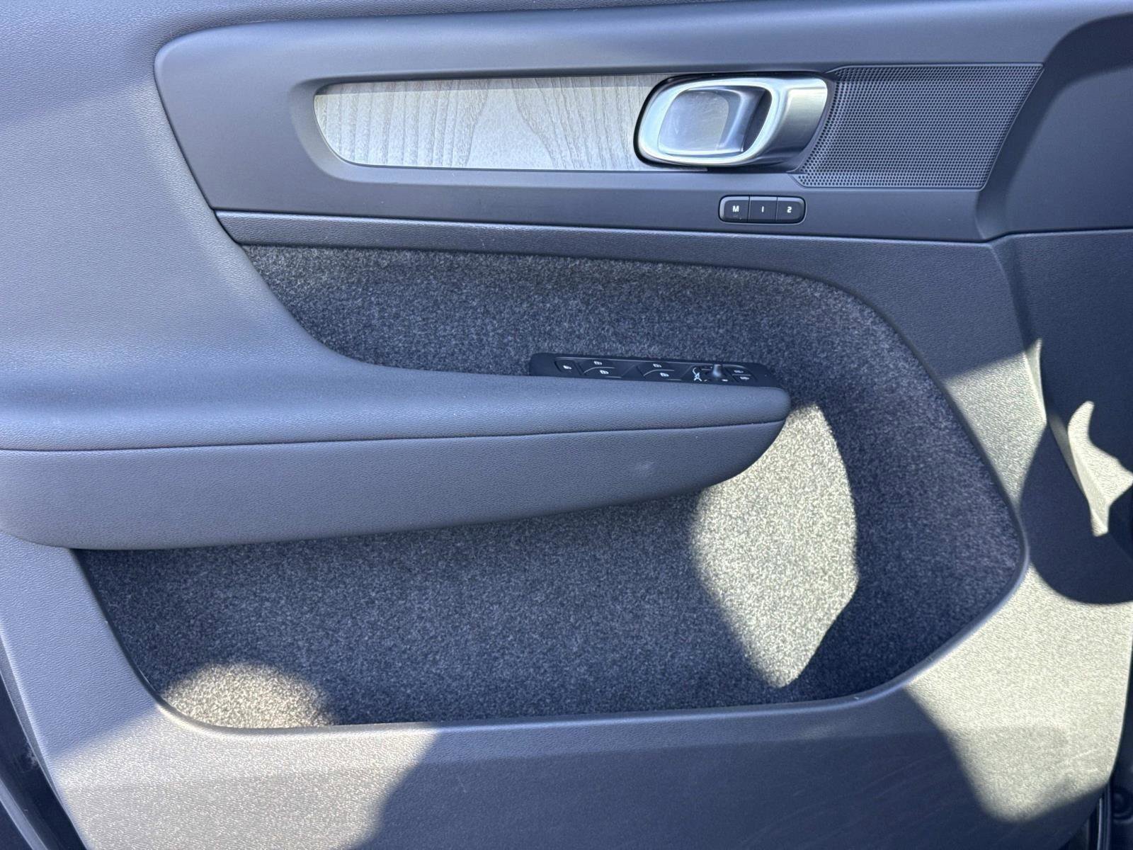 Used 2024 Volvo XC40 B5 Plus w/ Protection Package Premier image 17