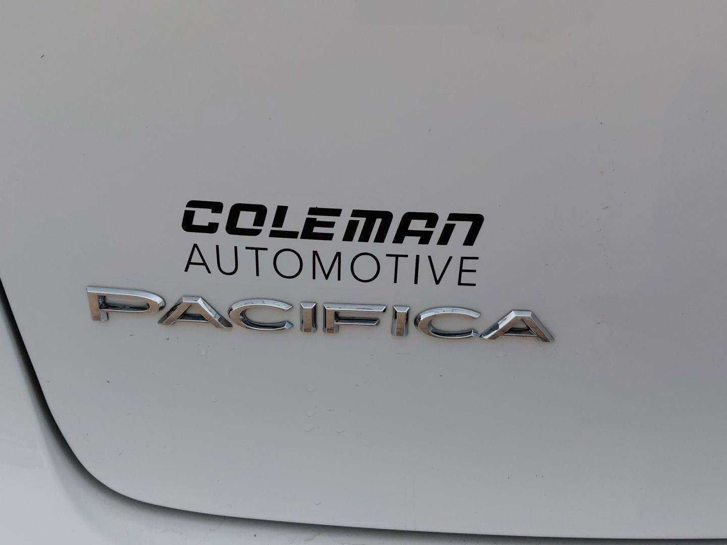 Used 2019 Chrysler Pacifica Touring-L Plus w/ Tire & Wheel Group FWD image 20