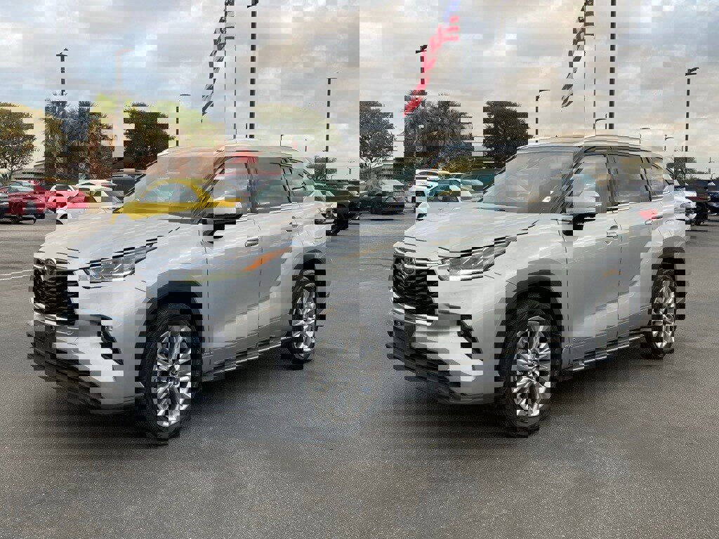 Used 2023 Toyota Highlander Limited