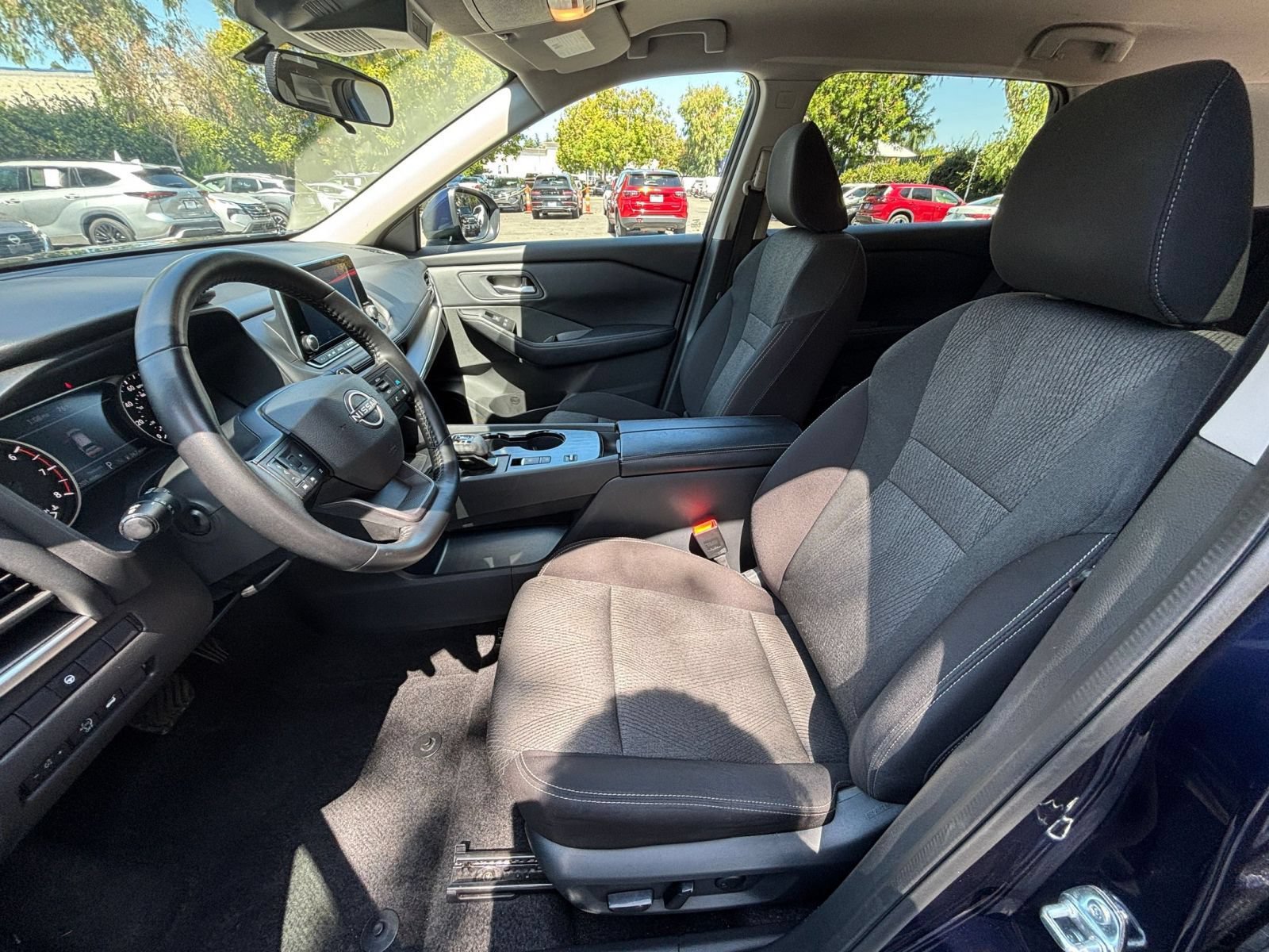 Used 2025 Nissan Rogue SV FWD image 28
