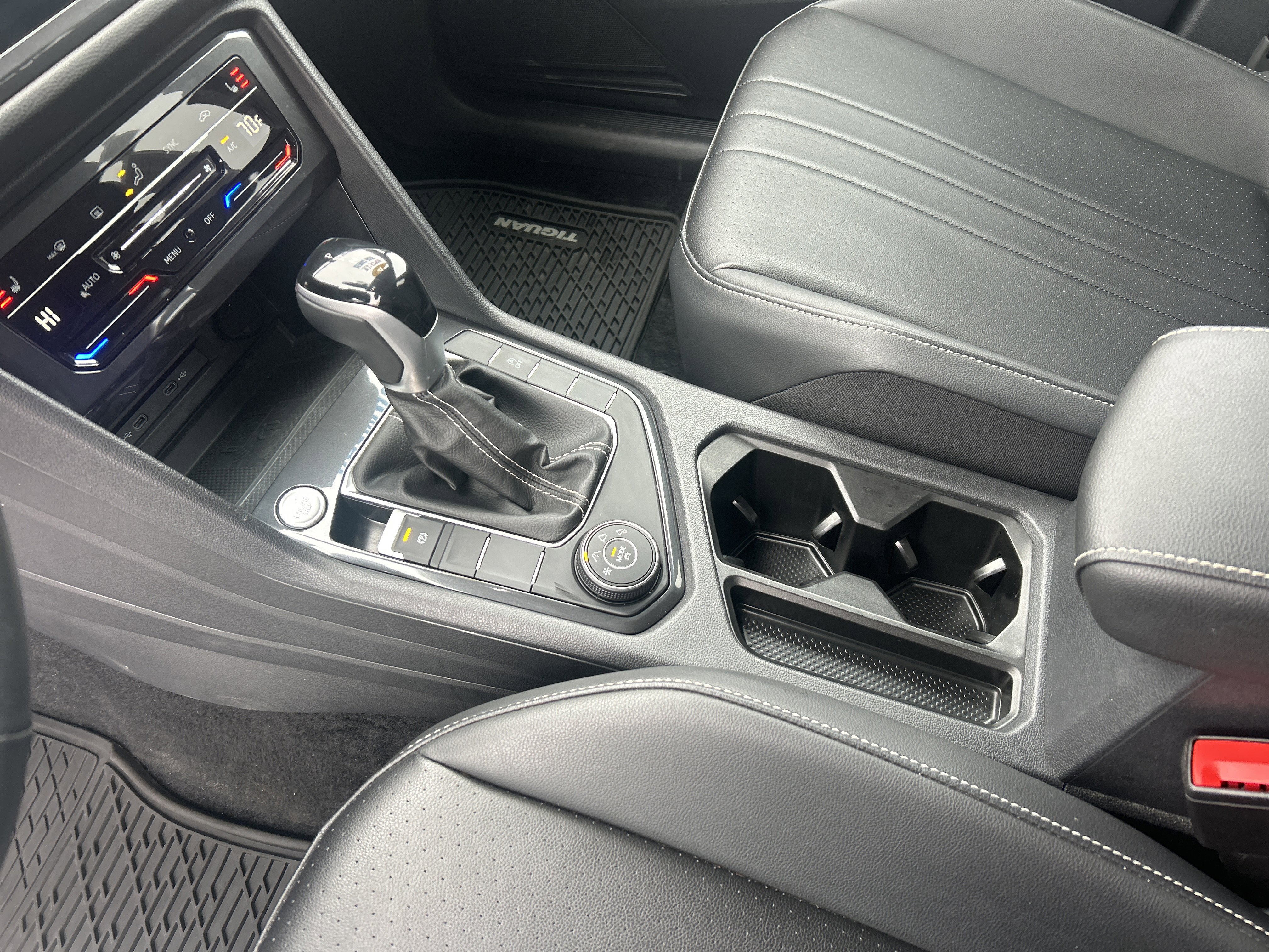 Used 2024 Volkswagen Tiguan SE image 21