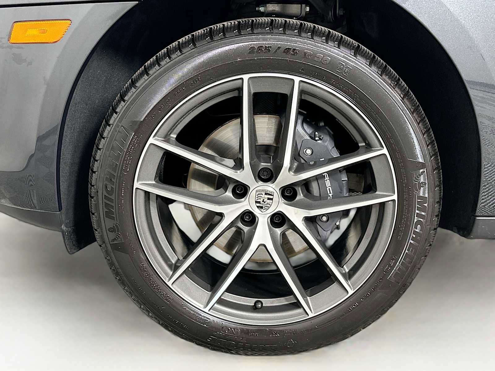 Certified 2025 Porsche Macan AWD/4WD image 31