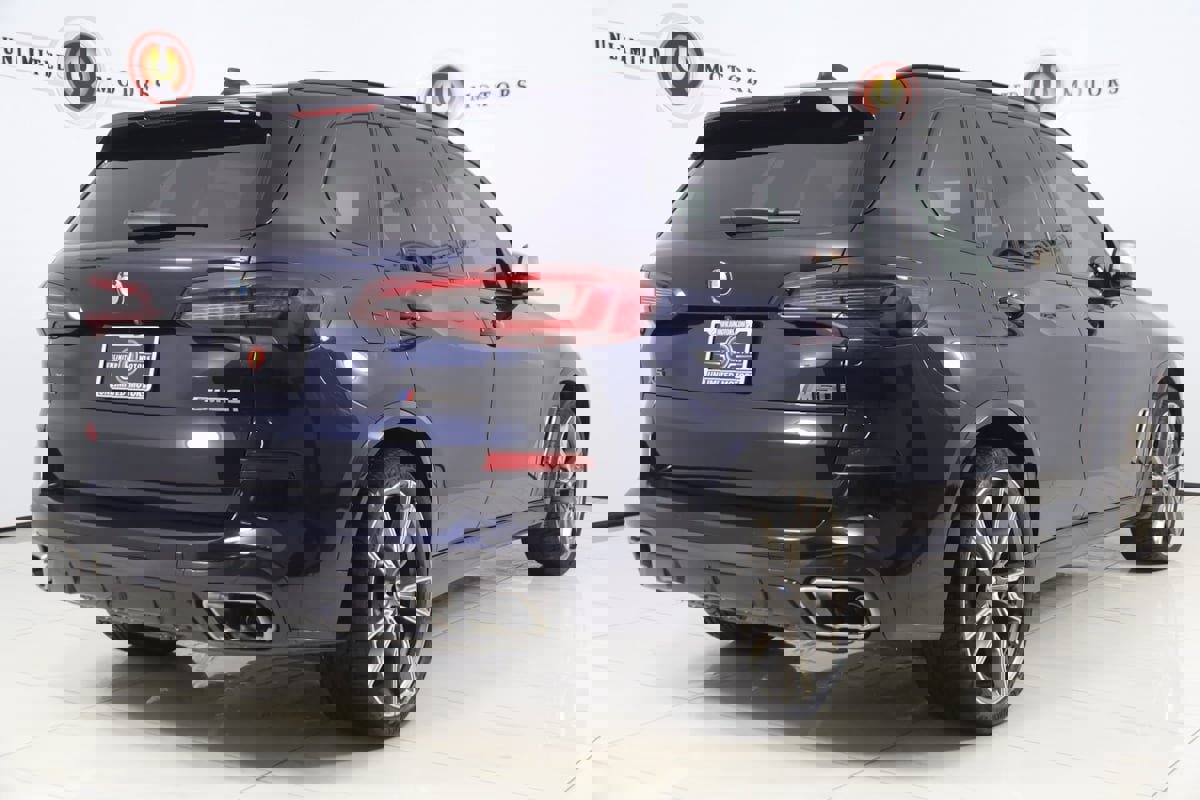 Used 2021 BMW X5 M50i image 3