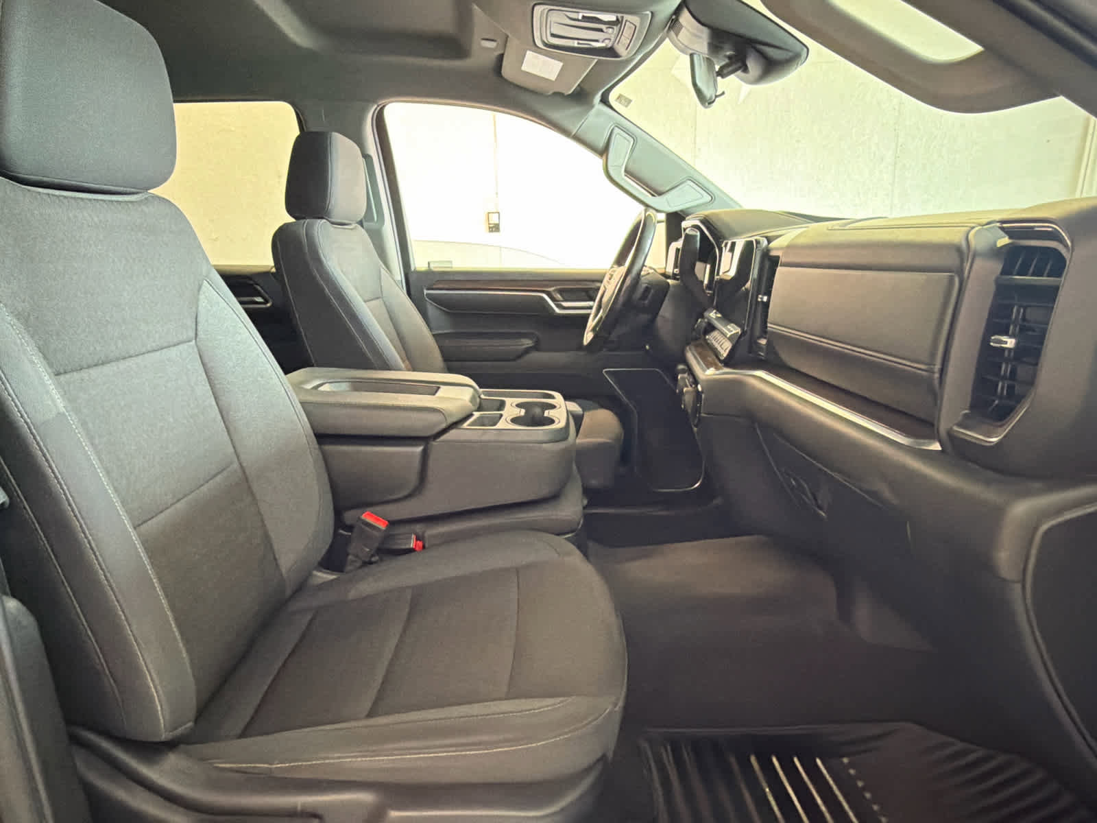 Used 2025 Chevrolet Silverado 1500 LT image 21