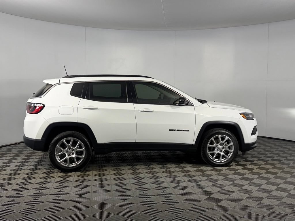 Used 2022 Jeep Compass Latitude AWD/4WD image 5