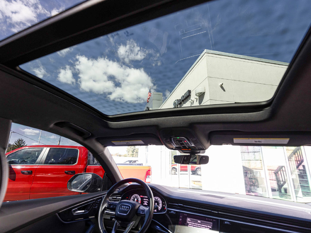 Used 2025 Audi Q8 Premium Plus AWD/4WD image 32