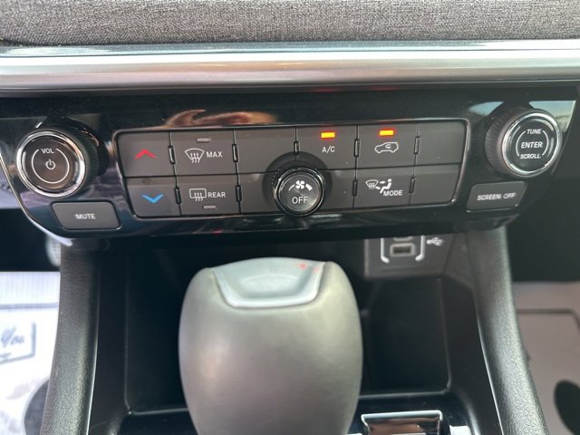 Used 2024 Jeep Compass Latitude image 16