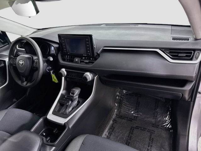 Used 2022 Toyota RAV4 LE FWD image 27