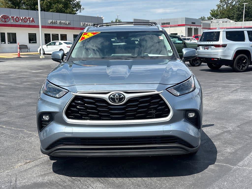 Used 2022 Toyota Highlander XLE AWD/4WD image 23