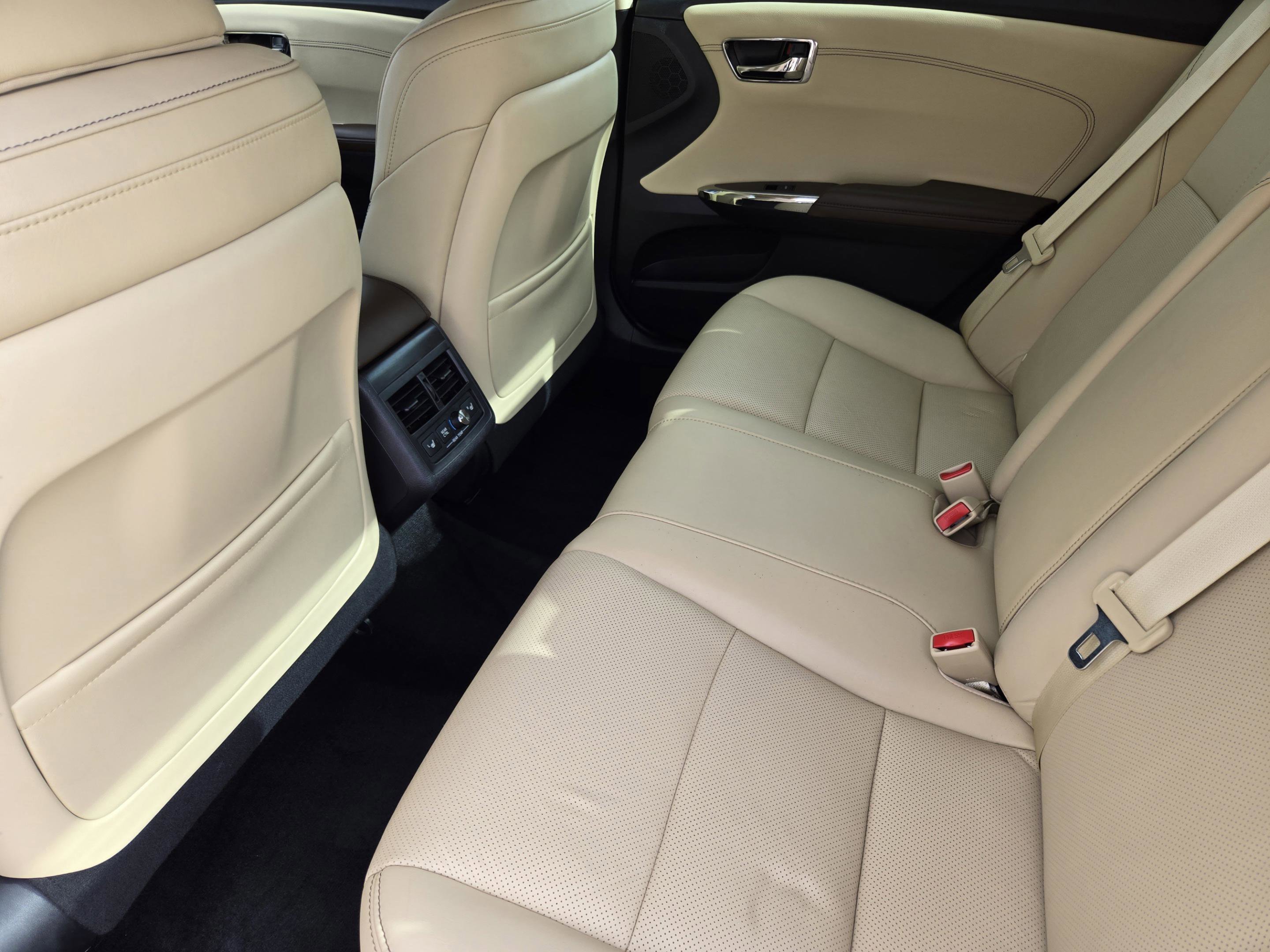 Used 2018 Toyota Avalon Limited FWD image 25