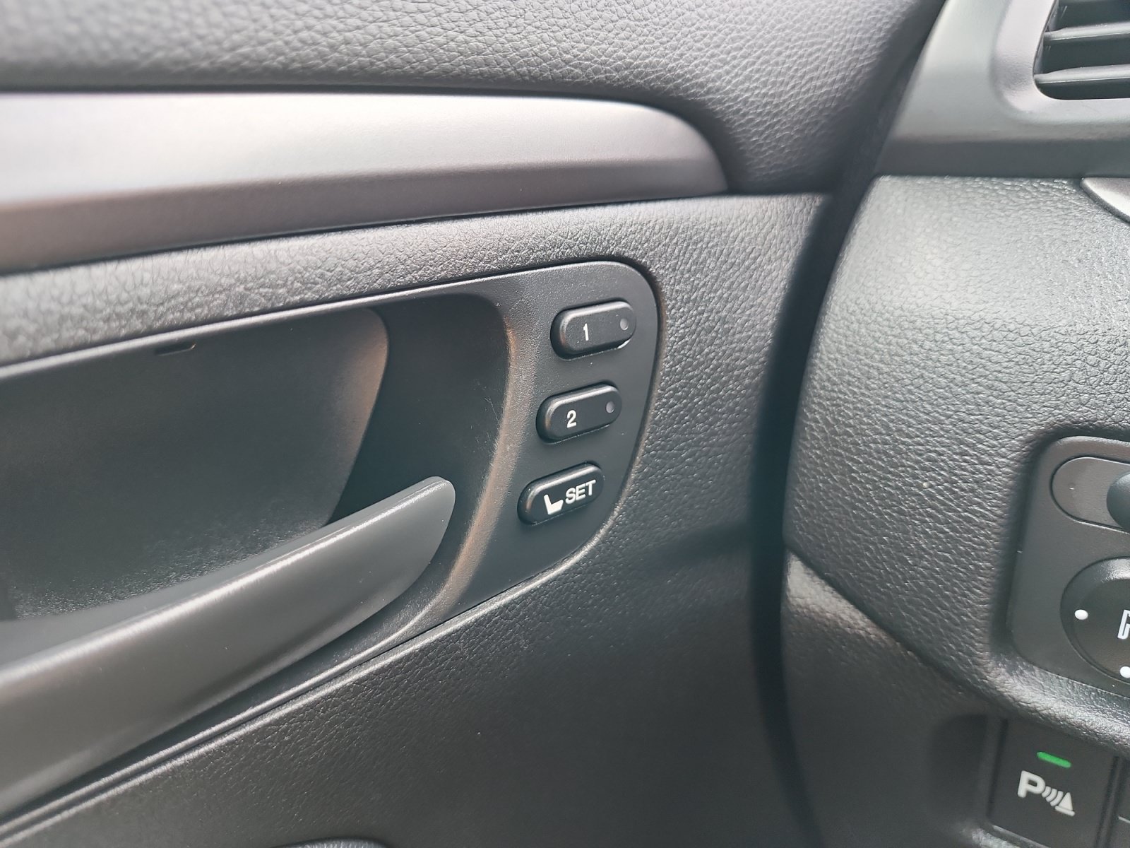 Used 2025 Honda Passport EX-L image 16