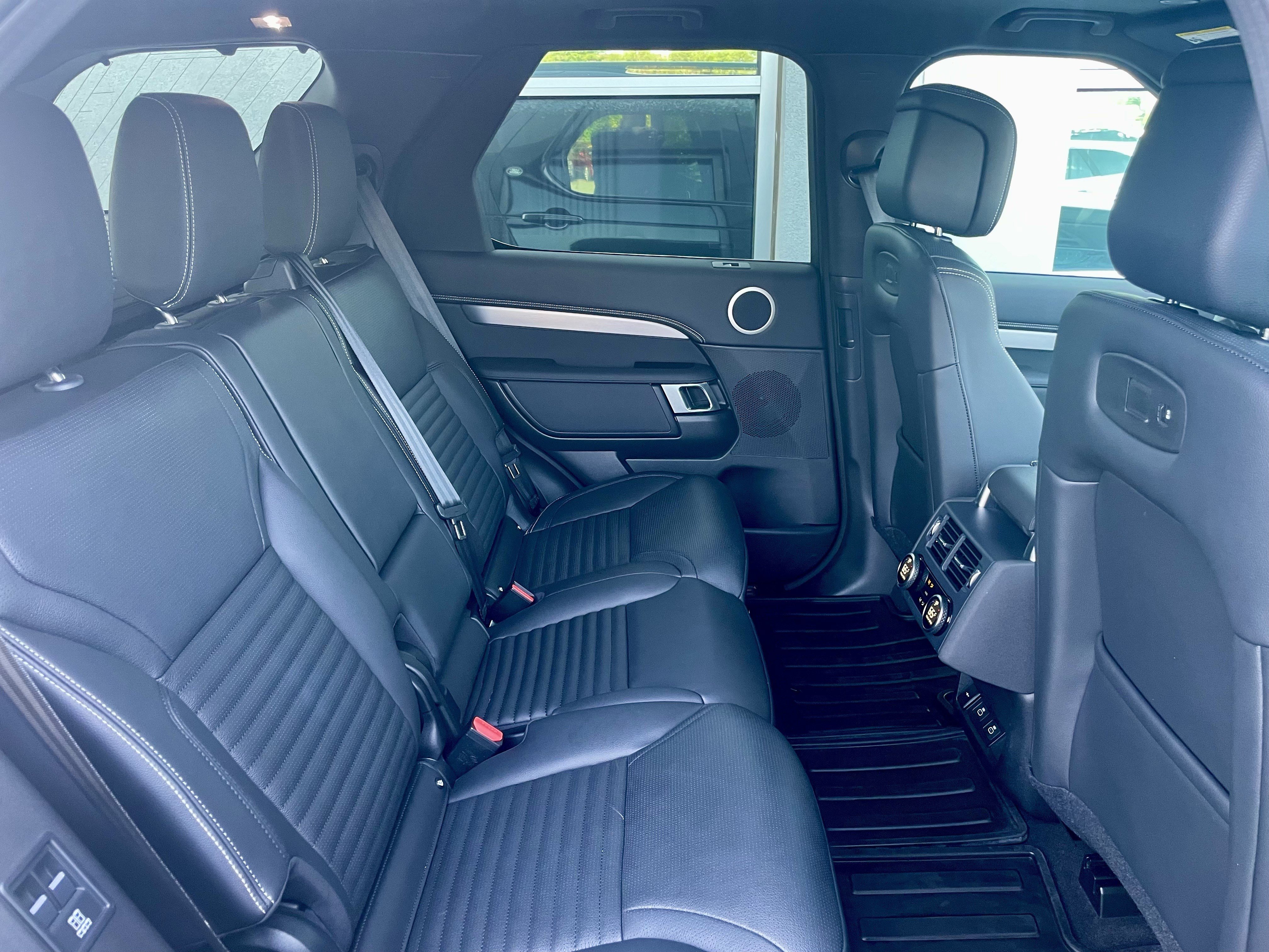 Certified 2025 Land Rover Discovery Dynamic SE AWD/4WD image 31