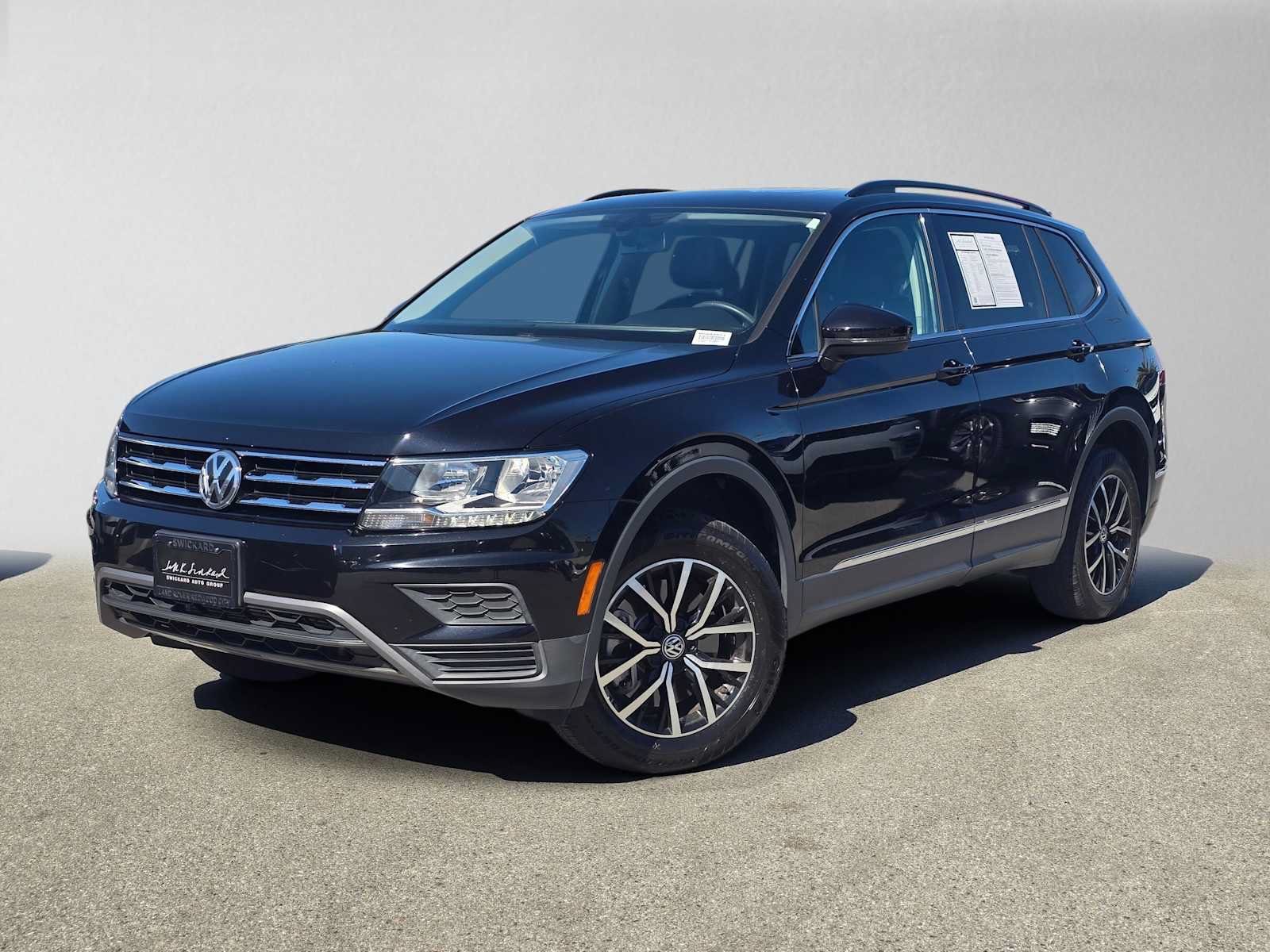 Used 2021 Volkswagen Tiguan SE w/ Panoramic Sunroof Package FWD image 1
