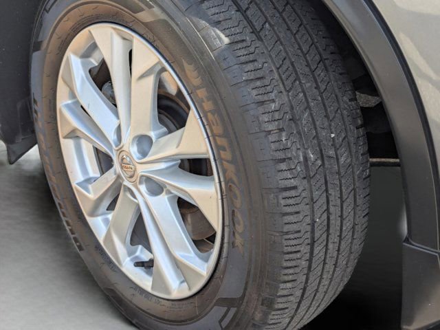 Used 2016 Nissan Rogue SV w/ SV Family Package FWD image 51