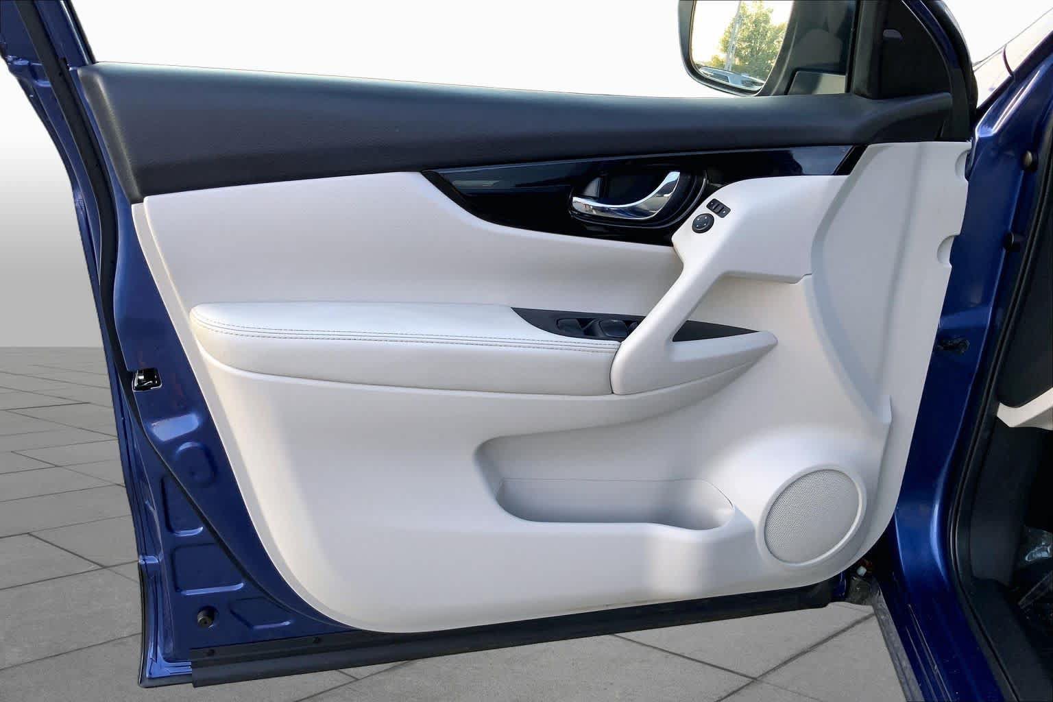 Used 2022 Nissan Rogue Sport SV FWD image 21