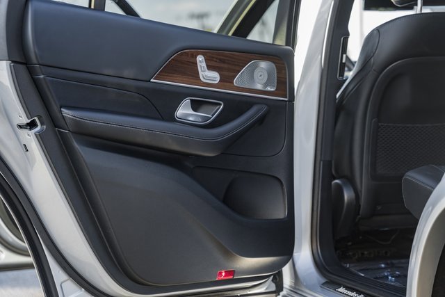 Certified 2025 Mercedes-Benz GLS 450 4MATIC image 38
