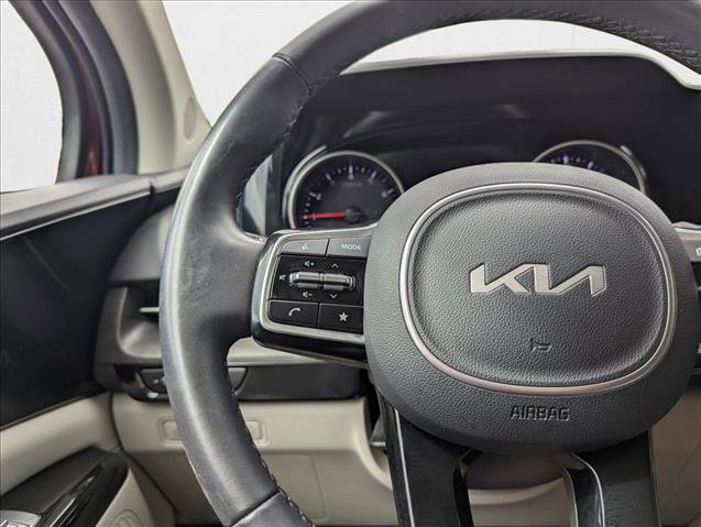 Used 2024 Kia Carnival EX image 10