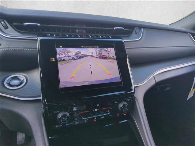 New 2025 Jeep Grand Cherokee Altitude image 11