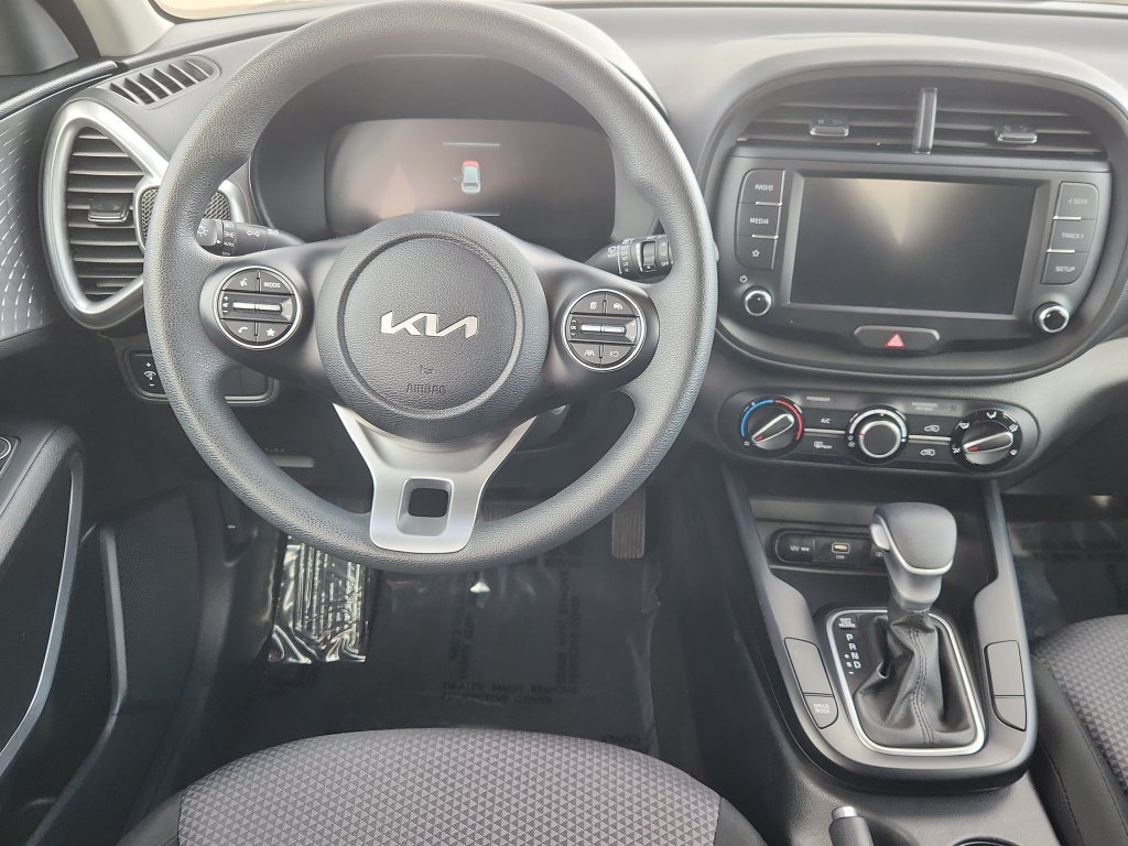 Used 2025 Kia Soul LX FWD image 10