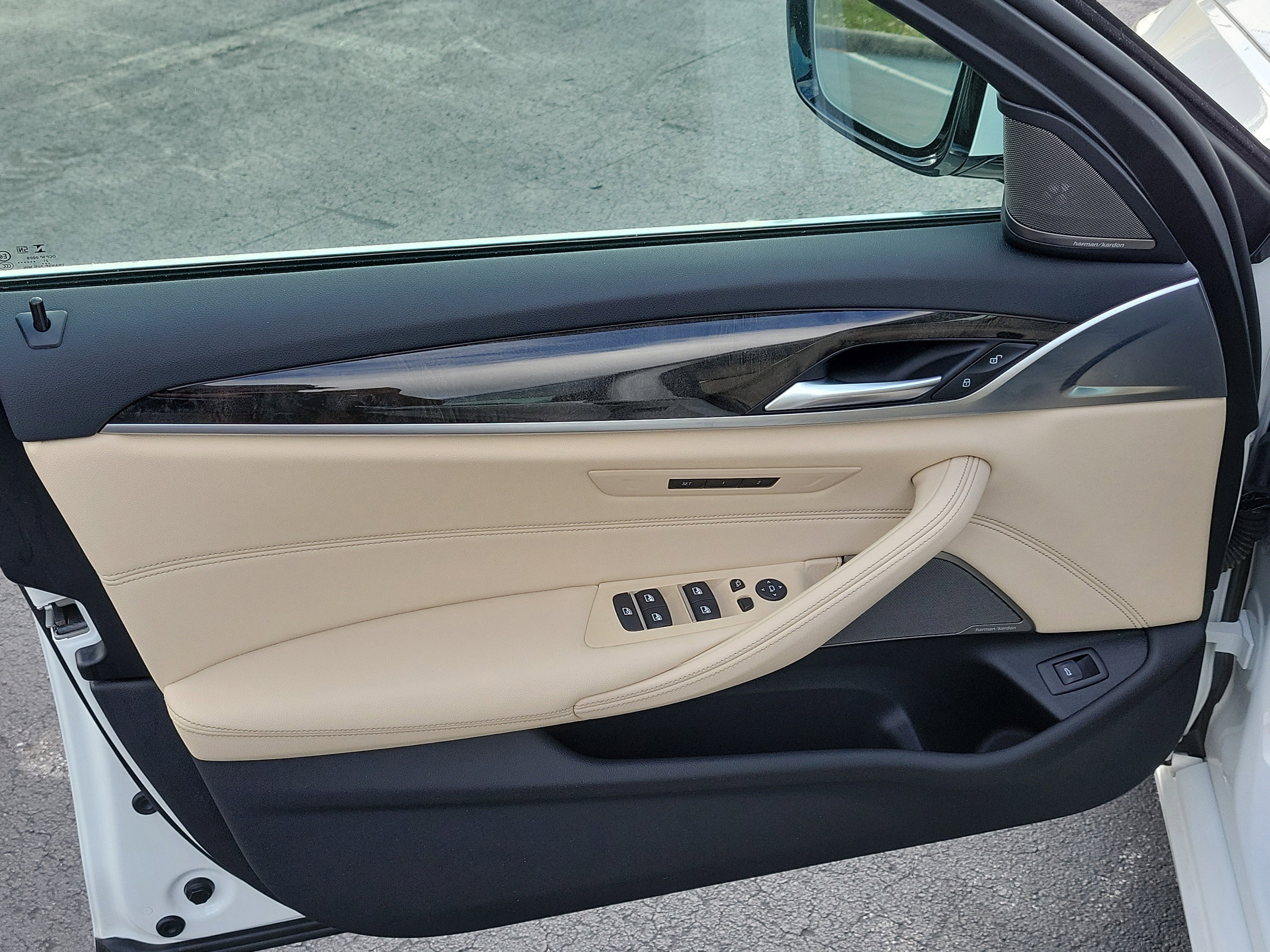 Used 2022 BMW 540i w/ Premium Package image 17