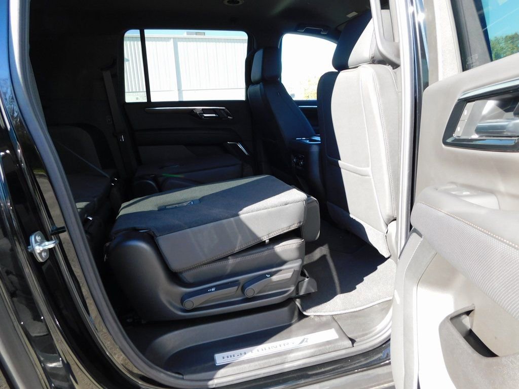 New 2025 Chevrolet Suburban High Country image 32