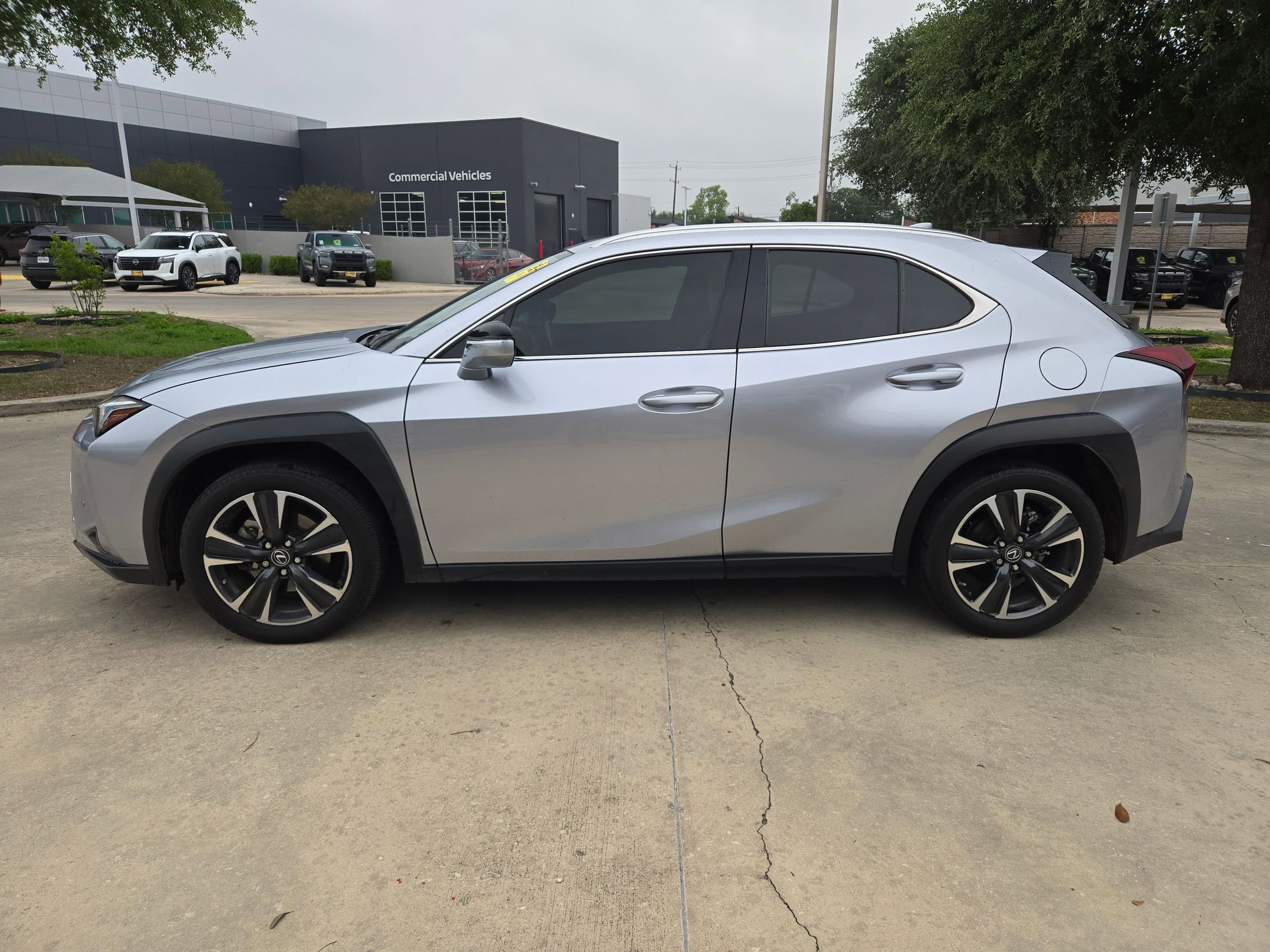 Used 2023 Lexus UX 250h FWD w/ Accessory Package (Z2) image 6