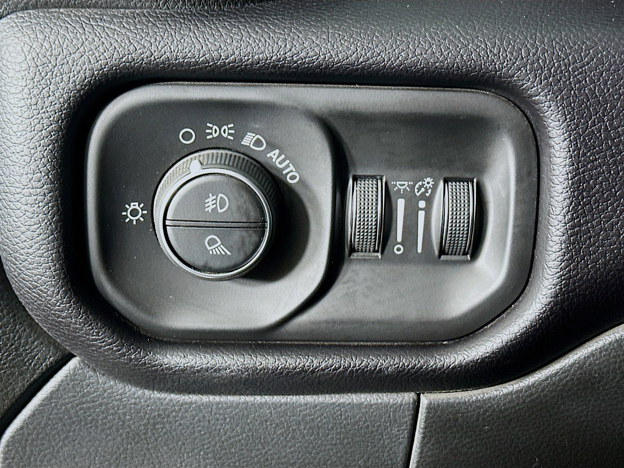 Used 2021 RAM 2500 Laramie w/ Night Edition image 17