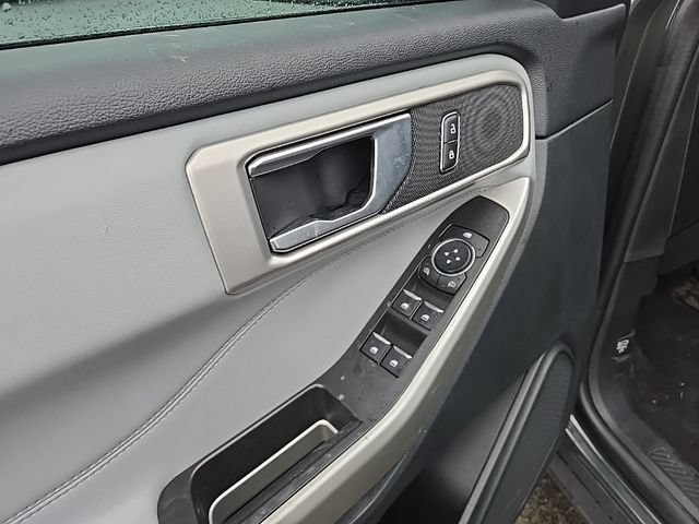 Used 2023 Ford Explorer XLT w/ Equipment Group 202A AWD/4WD image 46