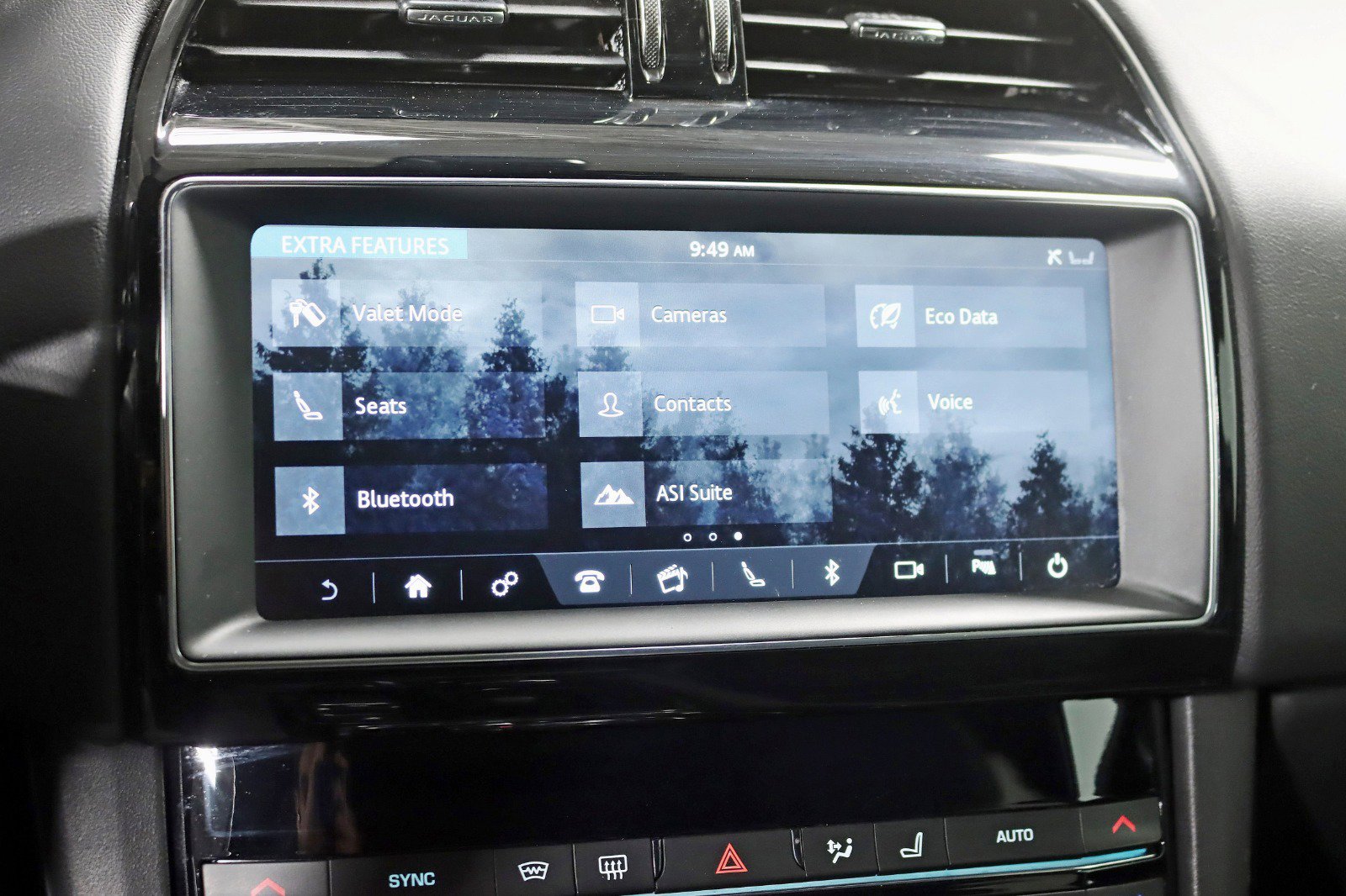 Used 2019 Jaguar F-PACE Premium image 18