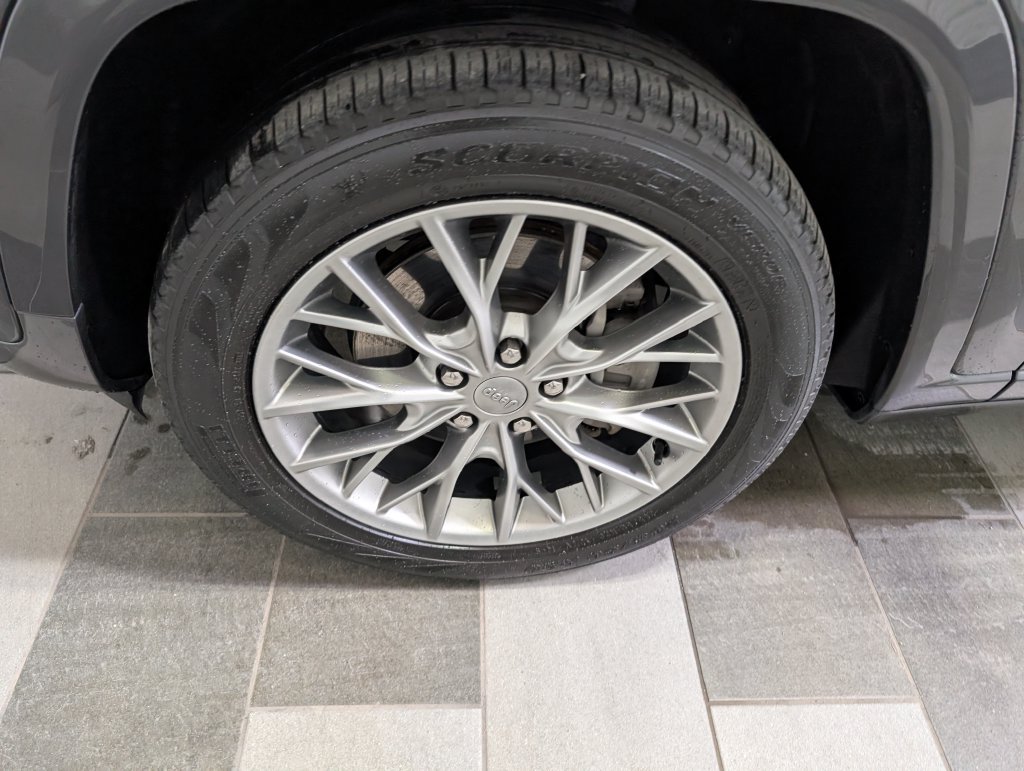 Used 2022 Jeep Grand Cherokee Summit AWD/4WD image 7
