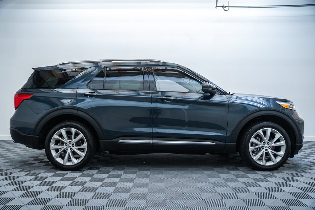 Certified 2024 Ford Explorer Platinum w/ Technology Package AWD/4WD image 4