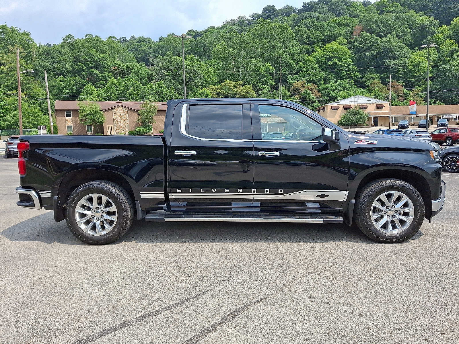 Used 2021 Chevrolet Silverado 1500 LTZ w/ LTZ Premium Package AWD/4WD image 7