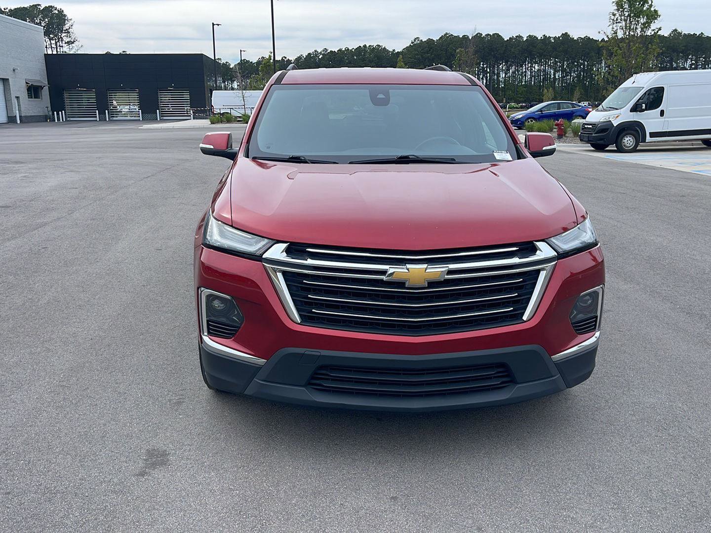Used 2023 Chevrolet Traverse LT FWD image 2