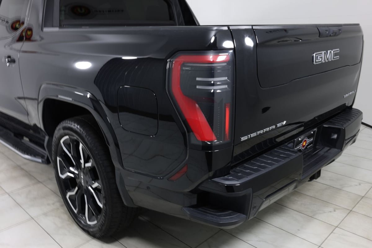 Used 2025 GMC Sierra EV Denali AWD/4WD image 46